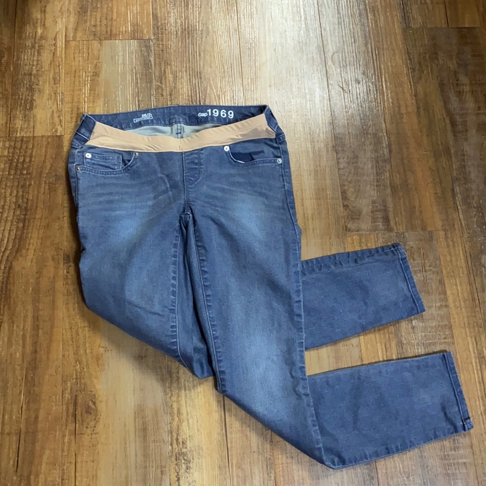 Gap maternity medium wash jeans size 2